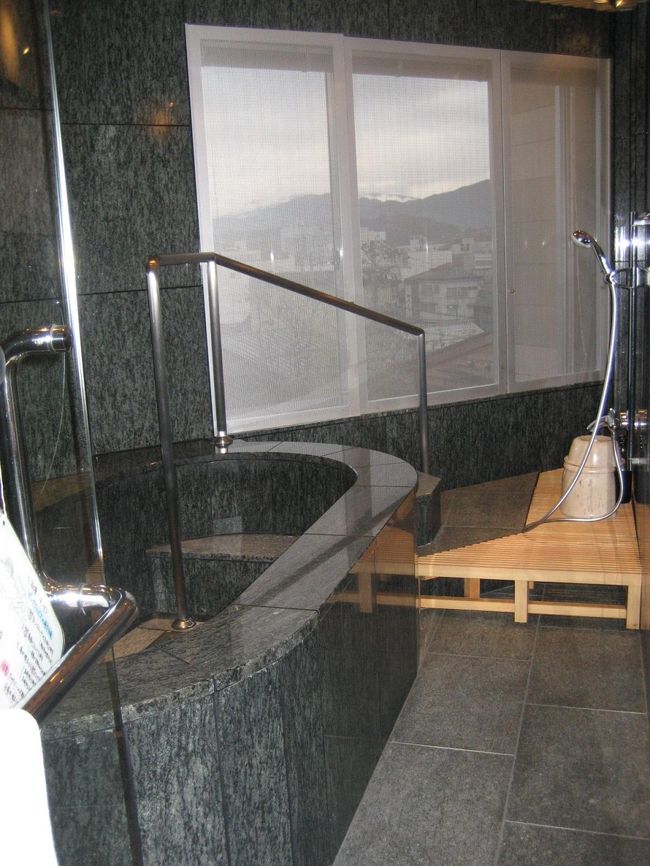 部屋風呂です。<br />こちらは、温泉ではありませんでした。