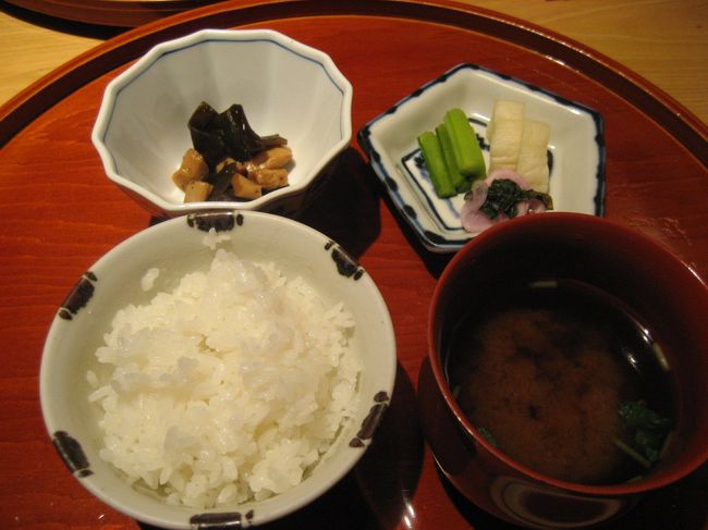 ごはん<br />汁<br />おつけもの<br />