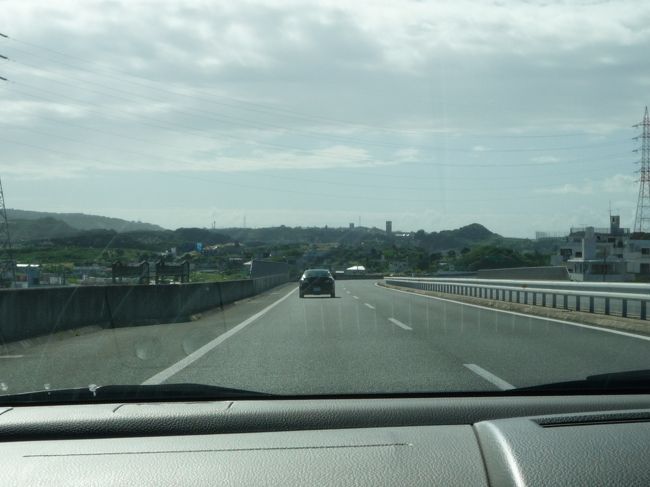 高速にのせられました。<br />このカーナビはやたらと高速に案内します。<br />でも那覇市内は混むから良しとしよー！！