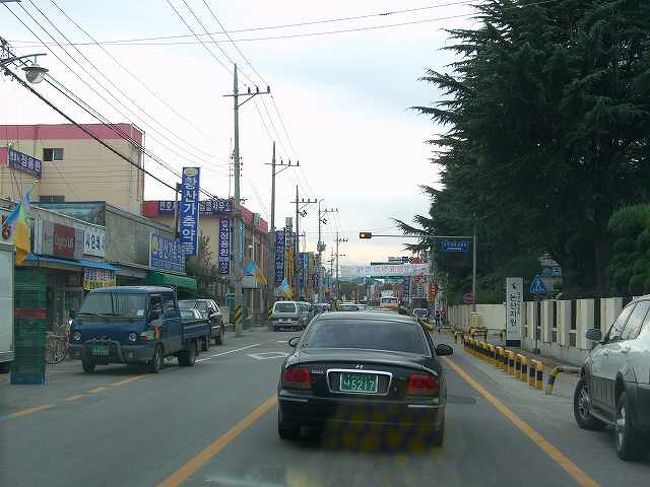 江景（カンギョン）という街に到着<br /><br /><br />忠清南道（チュンチョンナム＝ド／Chungcheongnam-do）の扶余（プヨ／buyeo）から車で40分、論山（ノンサン／Nonsan）市の一部である江景（カンギョン／Ganggyeong）という街に到着しました。<br />ココは塩辛で有名な町らしく、なんでも「塩辛祭り」なるものが行われているとか・・・<br />想像がつかない・・・どんな祭りなんだろう＾＾