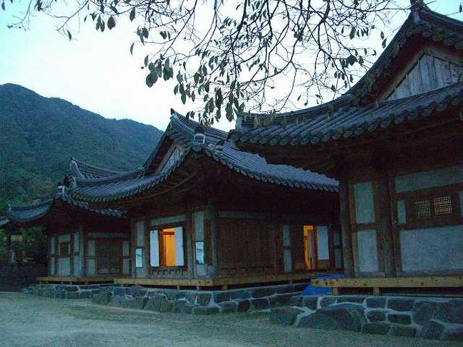 情報不足<br /><br /><br />通りがかり、しかも名前も知らずに連れて行ってもらったので、後から調べたのですが詳しい情報があまりなく・・・<br />結局名前は開泰寺（ゲテサ／Gaetaesa）ということが分かりましたが、詳細が不明です＾＾；