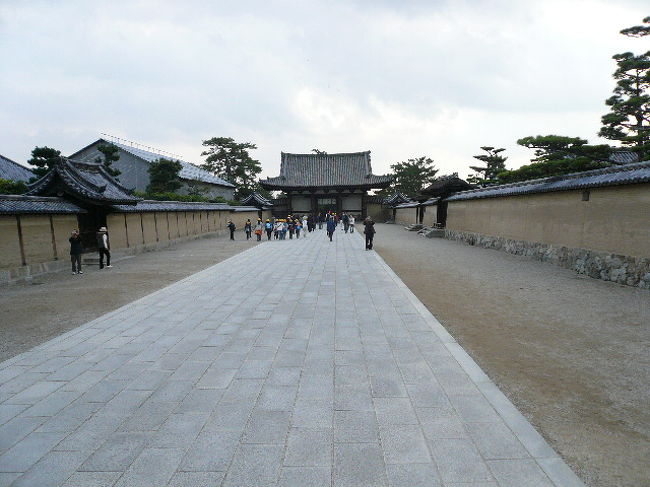 振り返ると先程の南大門が見えます。幸い今のところ学生の団体さんはいないようです。