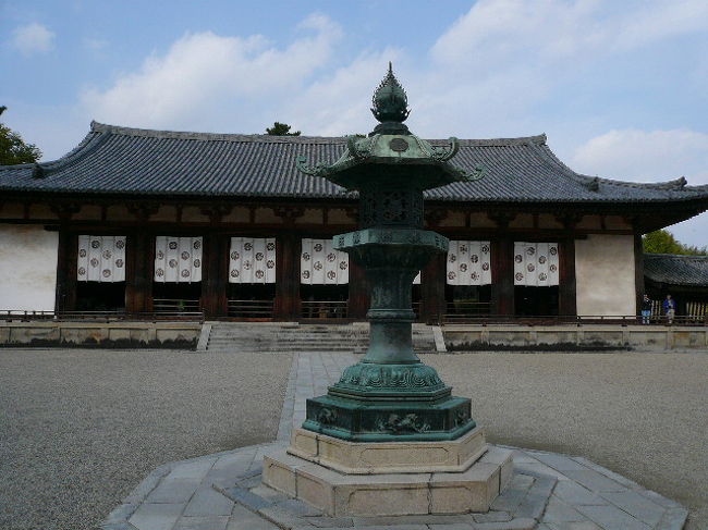 大講堂の様子です。こちらも国宝、平安時代だそうです。