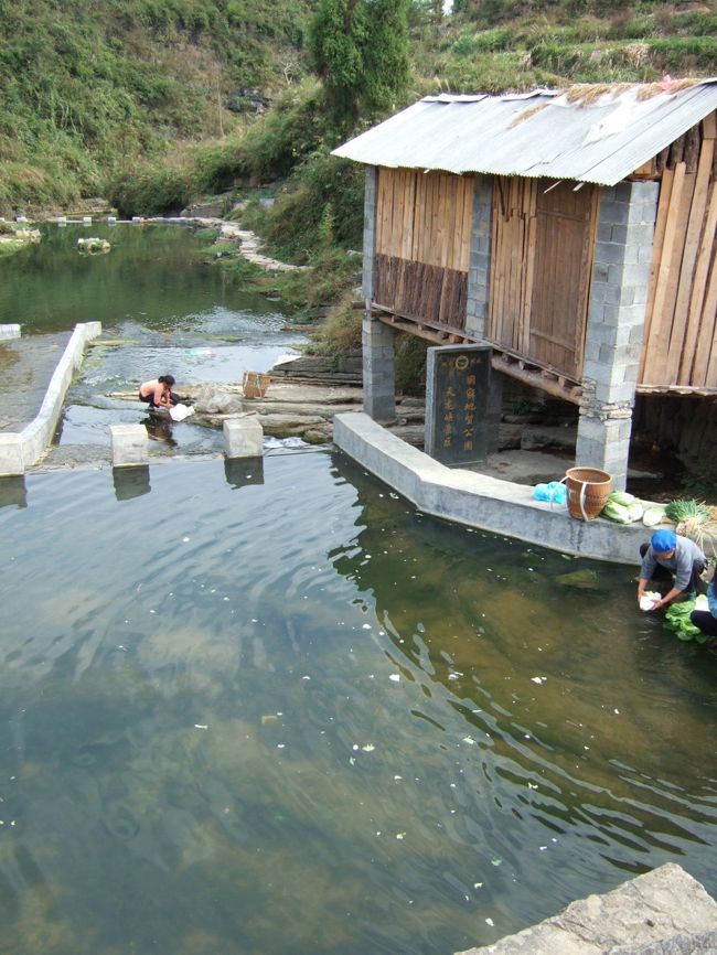 段々アスレチックになってきた。ところでわたし、ビーサン履いているんですよ。