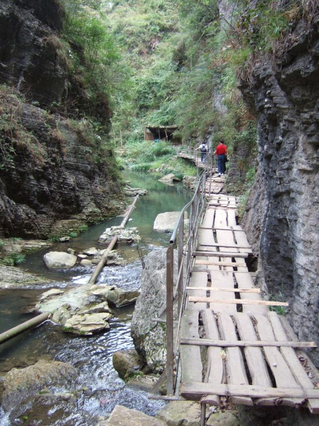 スクエニのRPGあたりに出て来そうな風景。