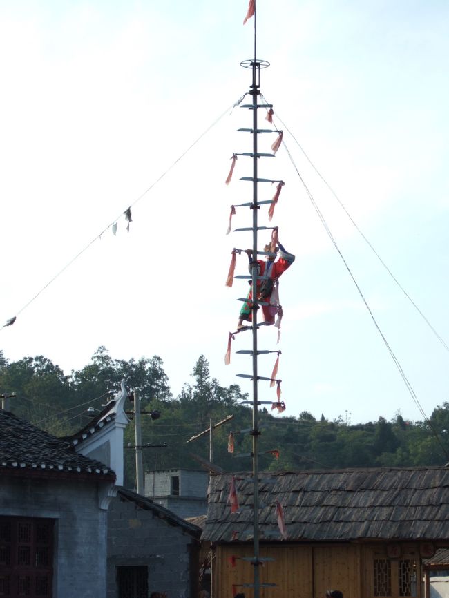 この上に登って角笛を吹いたりします。