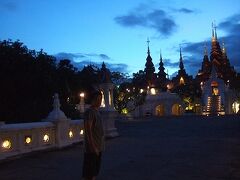 金曜。マンダリン・オリエンタルホテルまるでお城のようなホテル夜景。