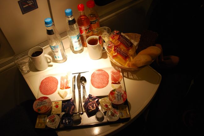 クロワッサンおいしかったー。<br />ドイツの夜明けとともに、お部屋で朝食。<br />贅沢〜〜〜〜うっとり