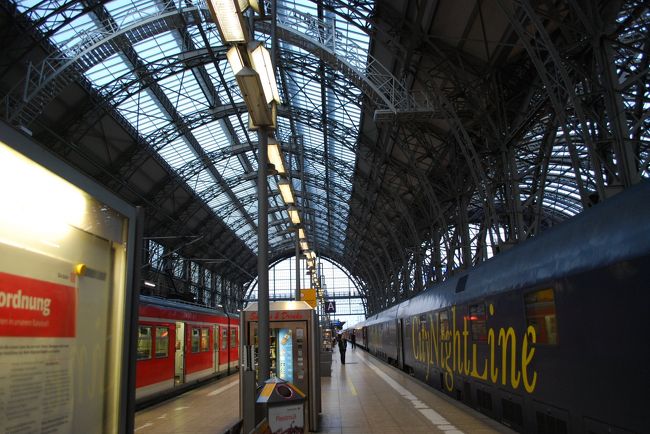 FRANKFURT AM MAINです。<br />冷静と情熱の間のようです。