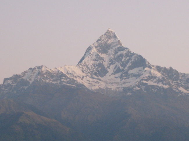 ポカラから見ることの出来る有名な山、マチャプチャレ。<br />魚の尻尾という意味です