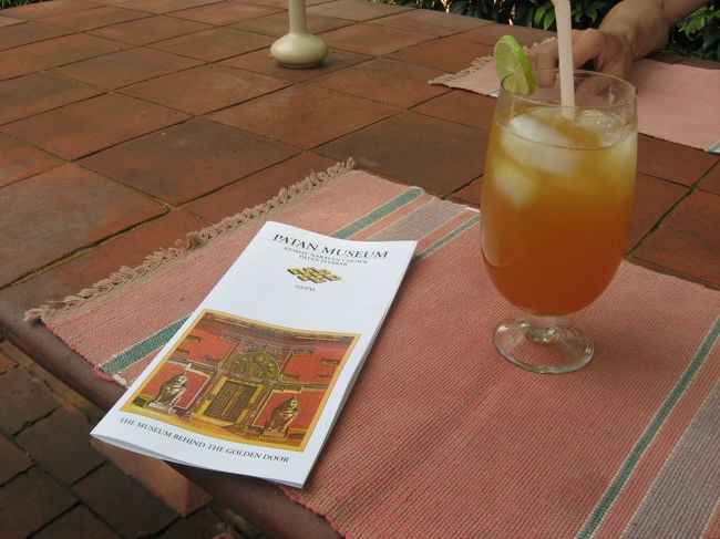 パタン王宮の中にはカフェがあり、そこでお茶をして休憩しました。