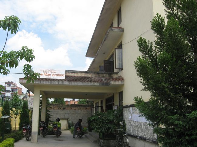 これは友人が勤務する郡教育局の建物です。どのようなところで仕事をしているのか、連れて行ってもらいました。