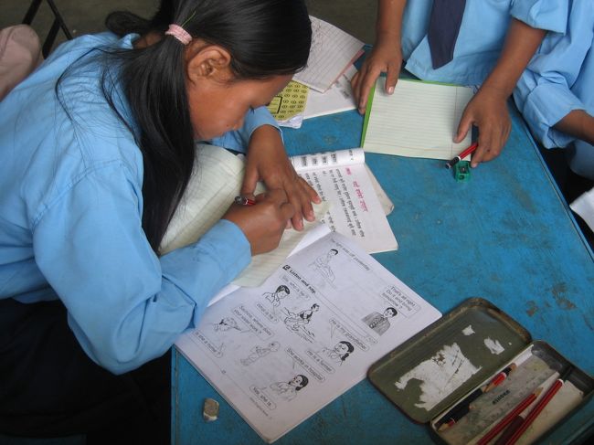 こちらの子どもは勉強中。