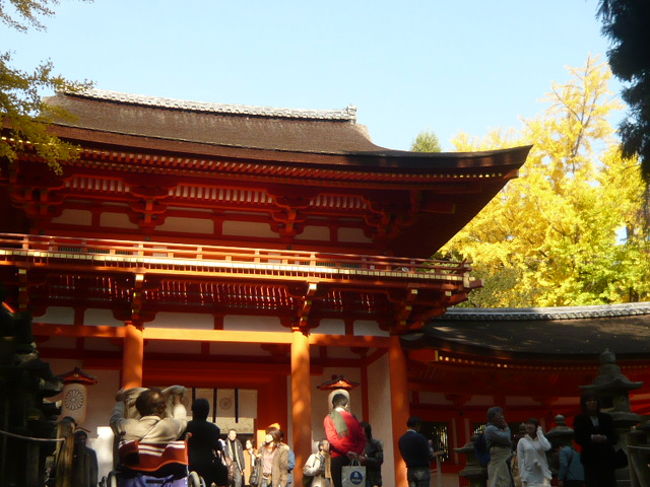 春日大社<br /><br />この日は七五三の御参りで着物姿の子供がたくさんいました。