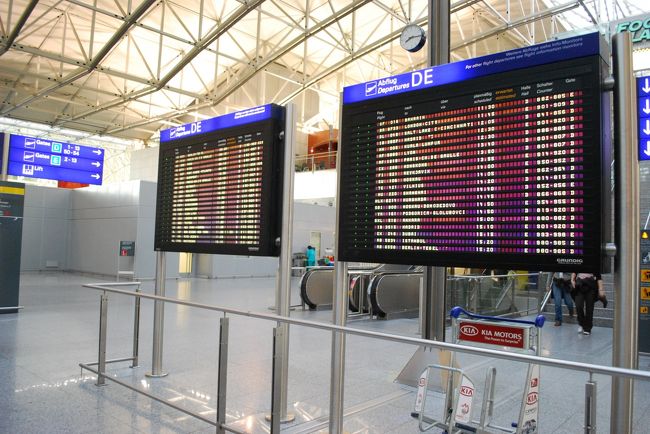 S-BAHNで、10数分。<br />フランクフルト空港到着です。