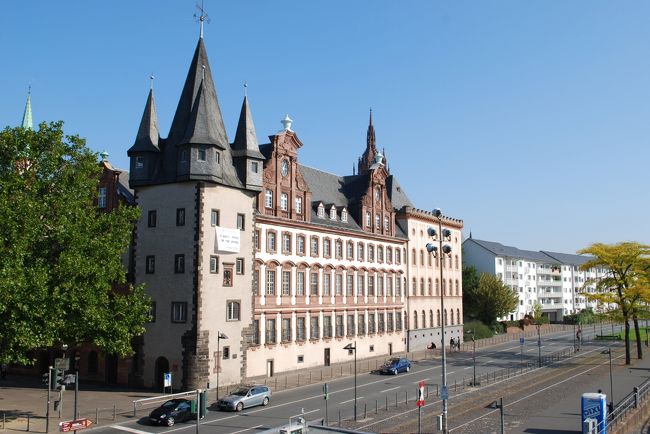 何か壁に書いてますね。