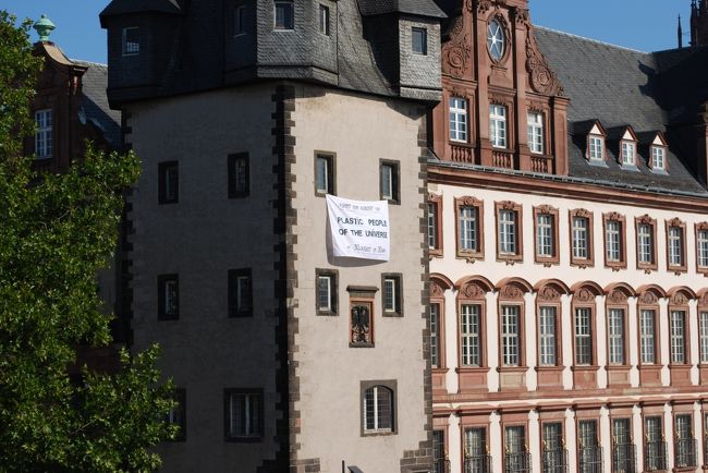 PLASTIC PEOPLE OF THE UNIVERSE<br />ここで、なぜかモーグリパラシュートのプラスチックボーイの曲が頭から離れなくなって、ずっと口ずさんでいました。<br />http://jp.youtube.com/watch?v=ytUy5dVSIRk