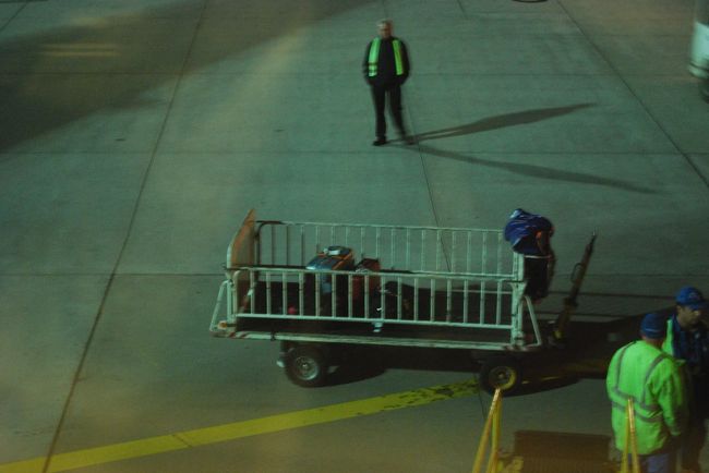 出発５分前まで空席状況がわからず、乗れないかもしれなかったのですが、何とか乗ることができました。<br />荷物も僕たちのぶんだけ、後乗せでございます。