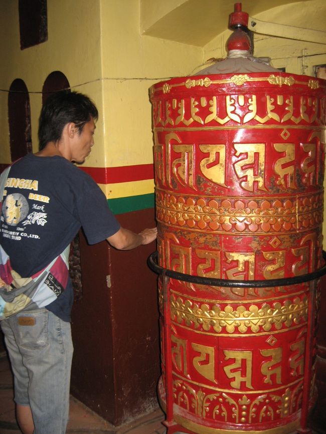 チベット仏教で有名な、回せば１回転ごとに功徳が得られるというあれです。