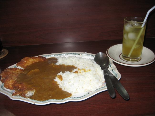 お昼ごはんはネパールのカレーを食べます。お味は、、、、、