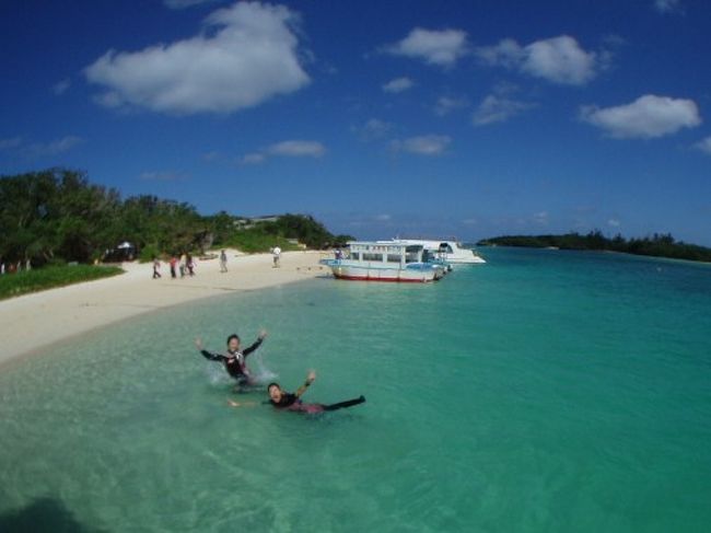 浮いてみたり。<br /><br />今日のショップさんも大正解でした♪<br />観光地の川平湾で遊べて、<br />すでに満足しちゃいました。