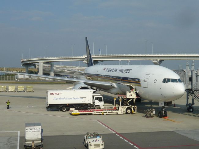 2008/11/15 Sat.<br />シンガポール航空617便<br />関西空港11:00 - チャンギ国際空港17:00<br /><br />スターアライアンス特典航空券を利用しました。<br />往路 SQ利用（KIX-SIN-PER）<br />帰路 TG利用（PER-BKK-NGO）