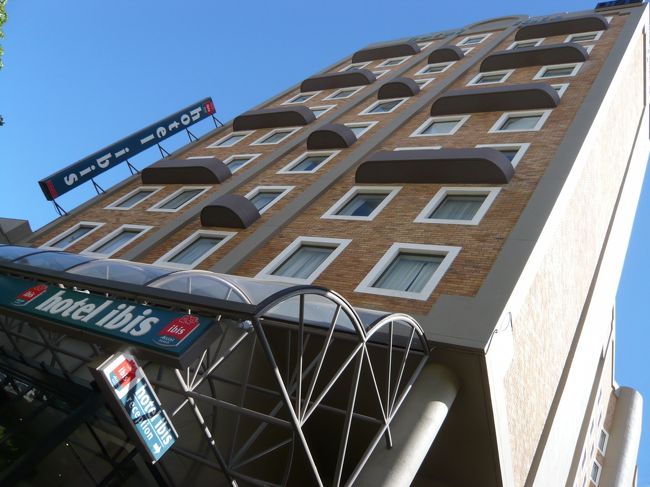 2008/11/16 Sun.<br />パースに到着したのは、日も変わって16日の深夜1:40。<br />（夏時間採用中のため、日本と時差はありません）<br /><br />入国審査を終え、タクシーでホテルへ。<br />ホテル到着は夜中の3時を回っていました。<br /><br />今回利用したホテルは「Hotel Ibis Perth」。<br />街の中心部にあって、行動するには便利でした。<br />スタッフの対応も良く、安心して滞在することができましたよ。<br />（お風呂はバスタブがありません。シャワーのみです。）