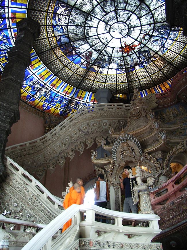 さっそく象の館へ<br />うわ〜綺麗だな。<br />（普通は地階・地下の博物館から見学するようです。）<br />