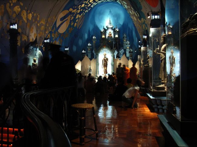 天国へ<br /><br />3.Inside Elephantt's Belly or Tavatimsa Heaven<br /><br />礼拝堂かな