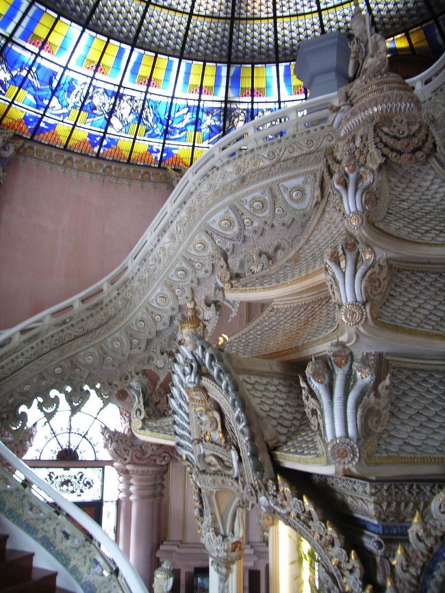 2.Hall or Human World