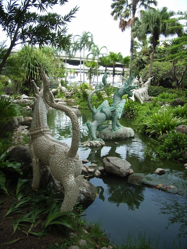 敷地内は植物園・公園になっています。