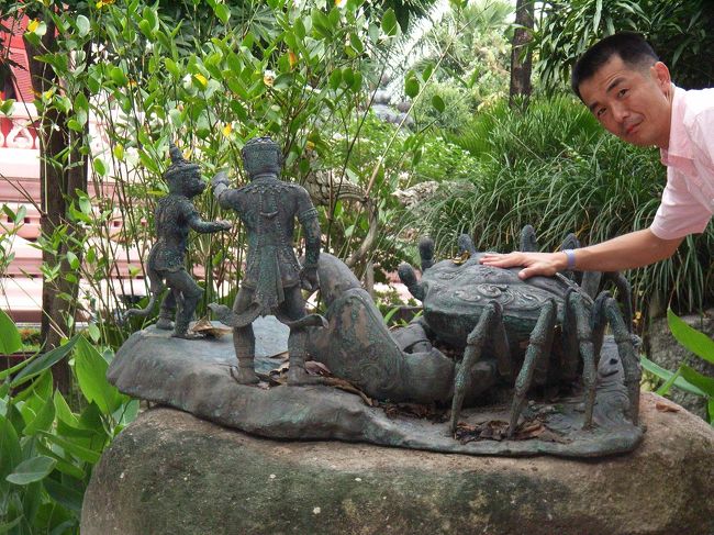 お約束のセメント像もてんこ盛りです。<br />「猿カニ合戦」か！？