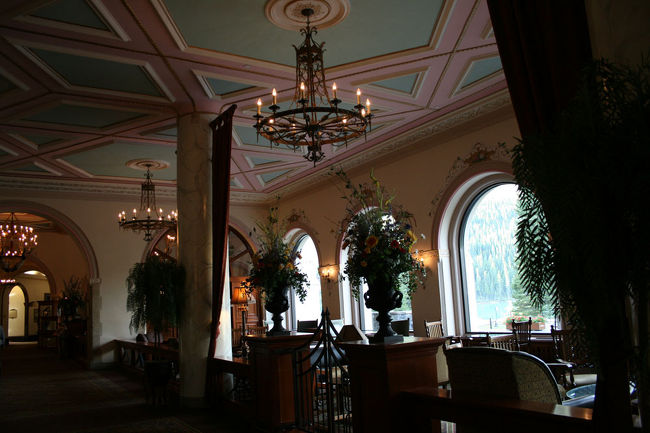 まだ閉まってるカフェ