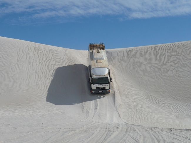 見事に滑り落ちて行きます。<br /><br /><br />この後、バスから降りて、サンドボーディングも楽しめます。<br /><br />砂まみれ、覚悟（笑）