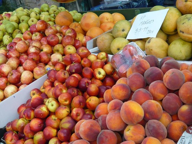 2008/11/22 Sat.<br />朝からフリーマントルのマーケットへ。<br />（パース駅からフリーマントル線で30分）<br /><br />新鮮な果物や野菜がたくさん並んでいました。<br /><br />旅先で、地元のマーケットを見て回るのも、その土地の空気を感じることができて楽しいですよね。