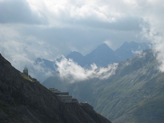 登山道から見たフランツヨーゼフ・ヘーエ展望台。