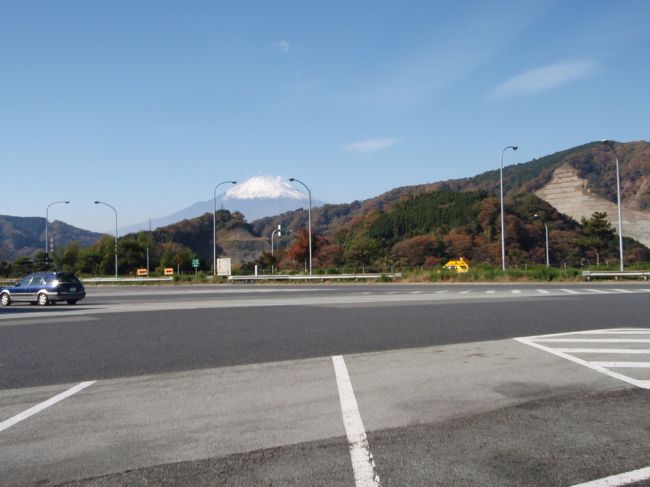 SAからも悠然な富士山が見えます。こう見ると確かに大きく立派ですね。