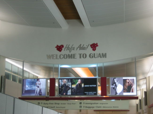 飛行機でほとんど眠れず・・<br /><br />午前３時にグアムに到着♪<br />ねむい・・<br /><br />ホテルの人が迎えに来てくれます