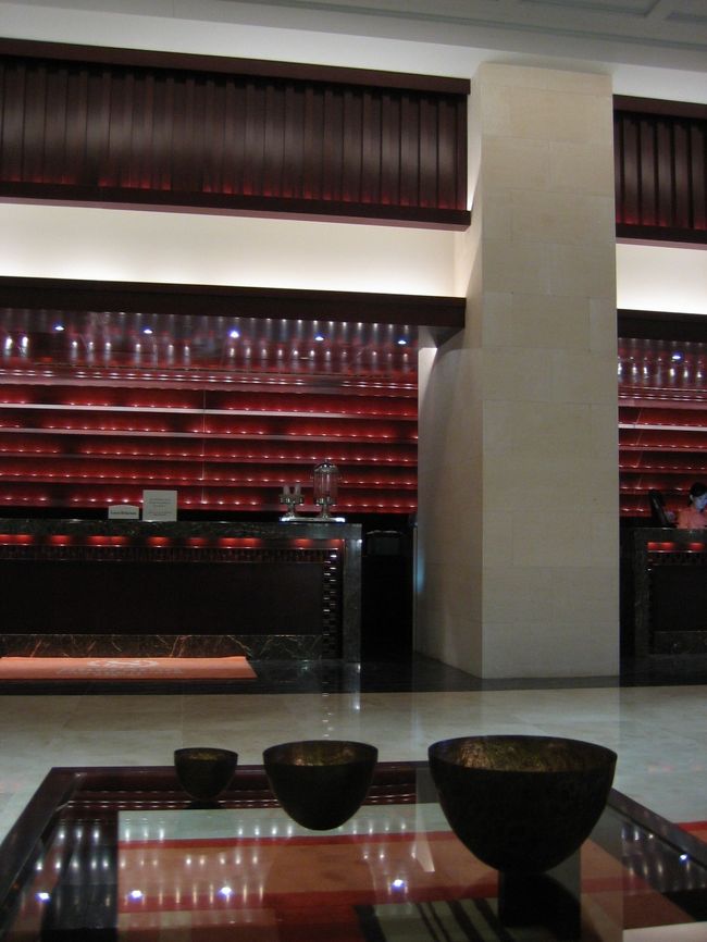 今回のホテルは<br /><br />グアムの中心地、タモンからすこし外れた<br />タムニン地区にある<br /><br />シェラトン・ラグーナ・グアム・リゾート(*´艸｀*)<br /><br />喧騒から離れて落ち着けるかな〜と思ったのです