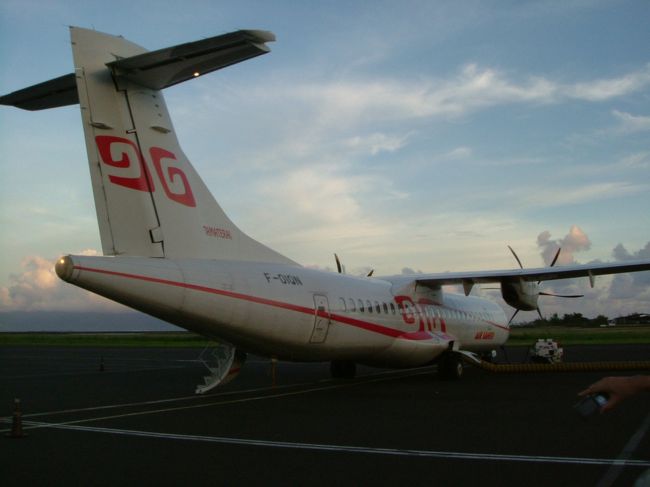 パペーテからボラボラ島まであと少し<br /><br />乗り換えです