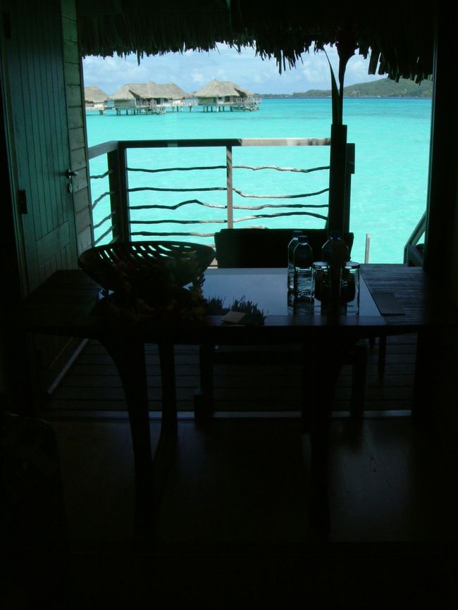 扉を開けた正面に青い海が広がります。<br />感動！