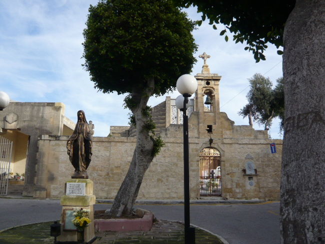 ←◆『神殿横の教会♪』<br /><br />時間があるので寄ってみよう