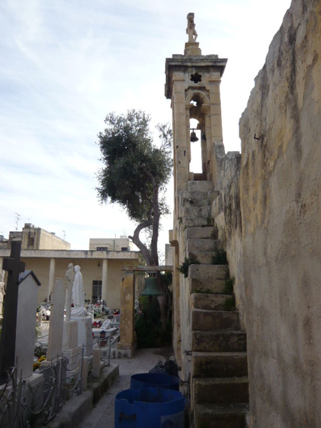 ←◆『神殿横の教会♪』<br /><br />これは外側の壁の部分ですね