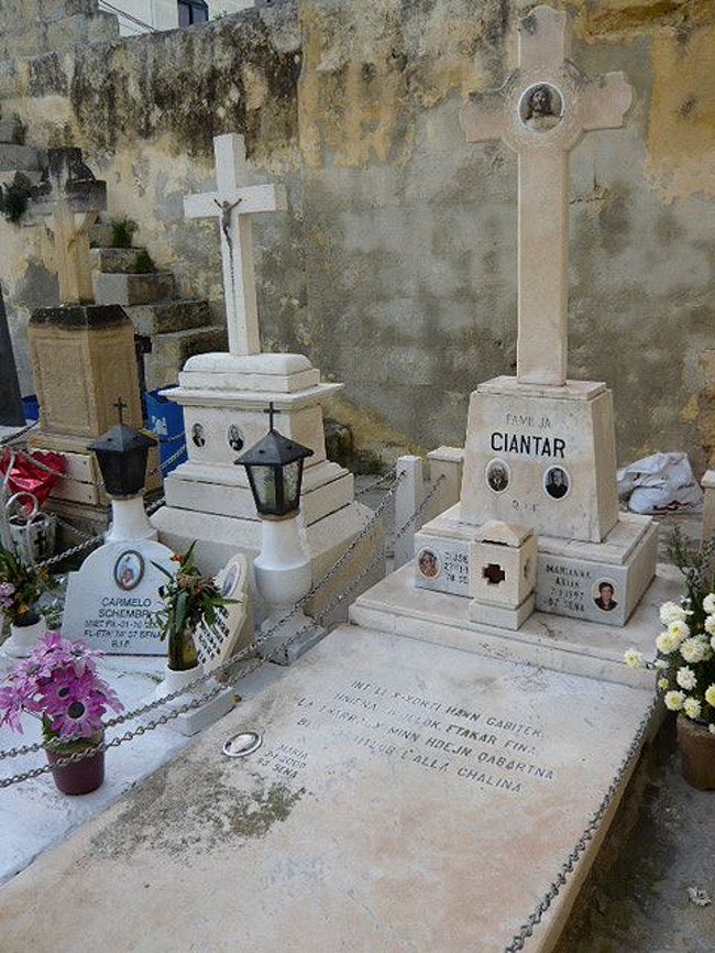 ←◆『神殿横の教会♪』<br /><br />こっちも・・写真は普通なの？