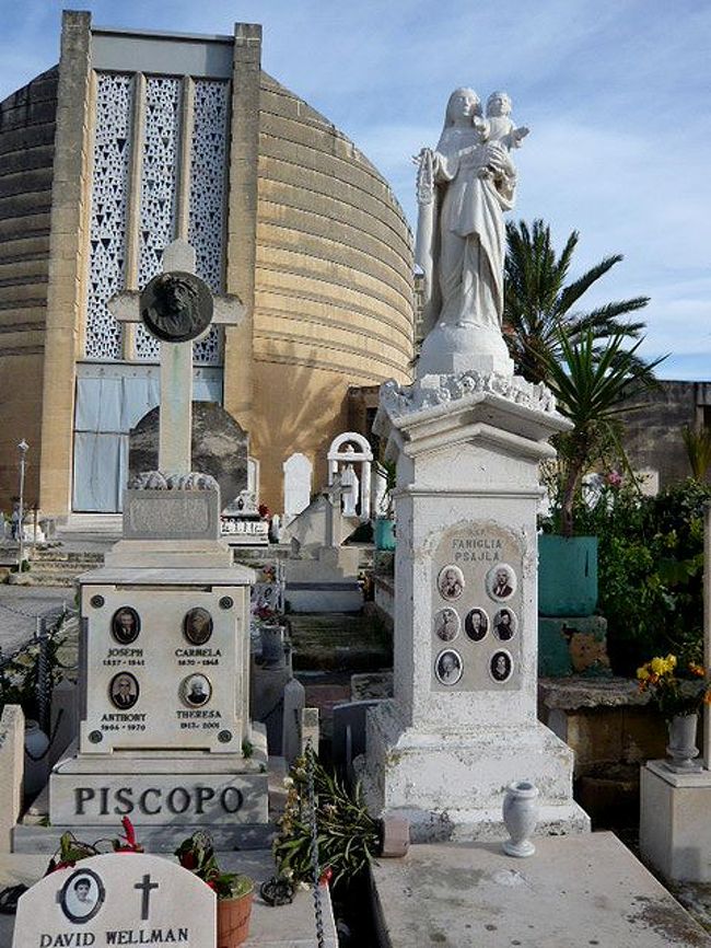 ←◆『神殿横の教会♪』<br /><br />マリア像のお墓の後のが教会？