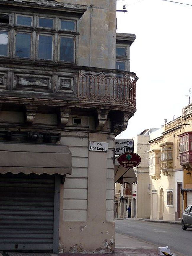 ←◆『パウラの街並み♪』<br /><br />このファーマシーを越えて