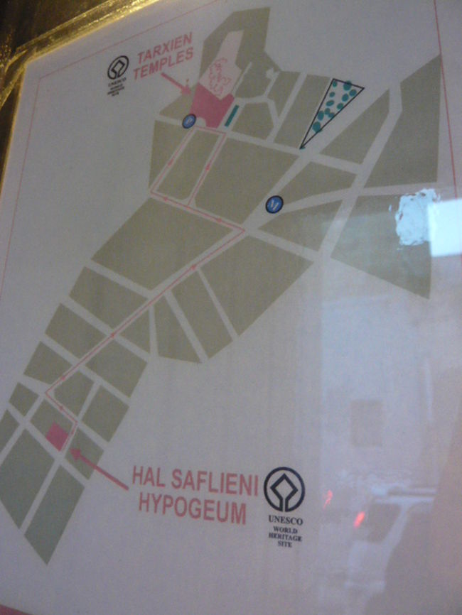 ←◆『ハイポジウムの地図♪』<br /><br />こっちからタルシーンへ行く地図<br /><br />国が遺跡をどれ程大切にしてるか<br />ここを見学してとても良く解った<br /><br />