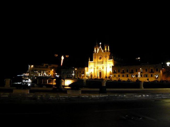 ←◆『夜のサンジュリアンへ♪』<br /><br />反対側に渡って違う道に入り込んだ<br /><br />するとすぐ又追いかけてくる(TｏT)