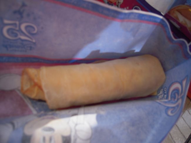 カフェオーリンズのクレープ<br />食事変わりになるような海老やチキンが巻かれているものや、スイーツとして食べれるバナナと生クリームが巻かれているものがあります。<br />3種類食べてみましたが私は海老味が一番好きです。