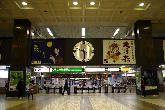 6時前の仙台駅構内。<br />仙台滞在中、一日遊んで仙台へ戻ってきて、<br />人が多いので素通りしていた駅ですが<br />帰る日にじっくり見る事が出来ました。<br />